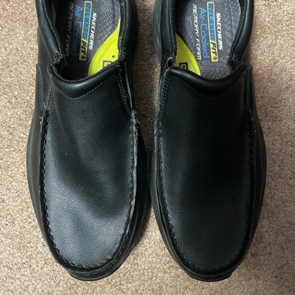 Sketchers relaxed fit men’s sz 7